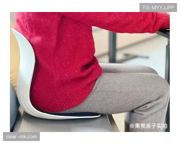 丁霞训练完直接瘫地上啃香蕉,这自律狠人连吃个水果都像在补给弹药 丁霞训练完直接瘫地上啃香蕉,这自律狠人连吃个水果都像在补给弹药