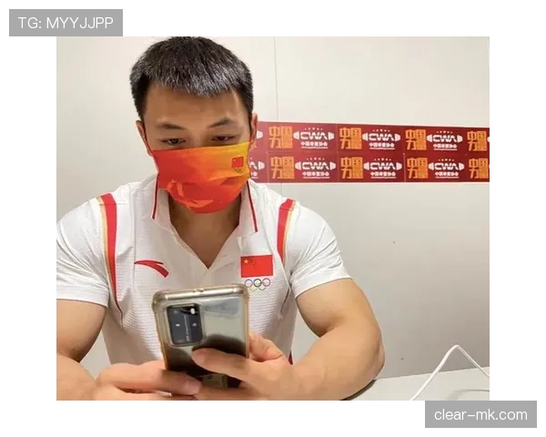 谌利军家里冰箱贴满训练计划,连牛奶保质期都按举重周期标 谌利军家里冰箱贴满训练计划,连牛奶保质期都按举重周期标